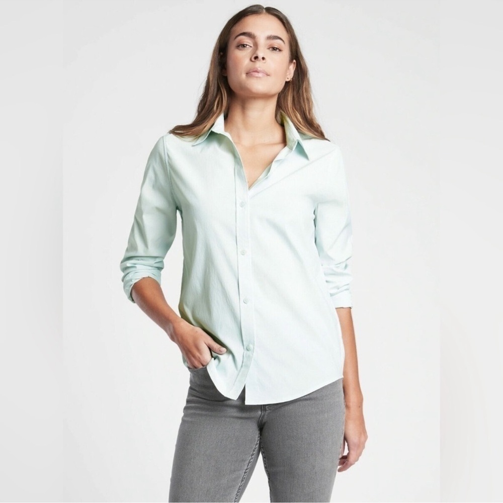 Athleta Midtown Light Blue Long‎ Sleeve Button Down Top Sz S